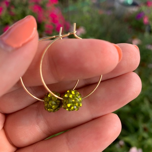NWOT gold wire hoop earrings and green sparkle bead. - Picture 2 of 3